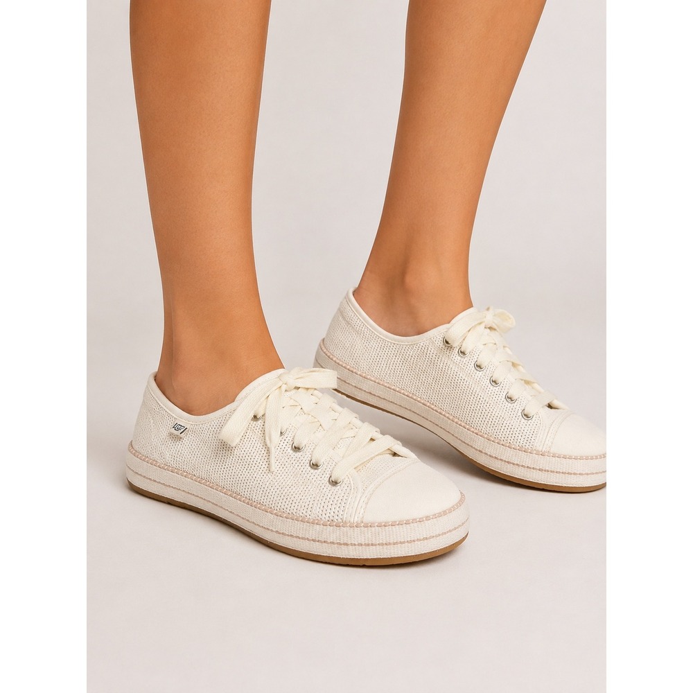 UGG Cream Knit Lace Up Casual Sneakers Size 9